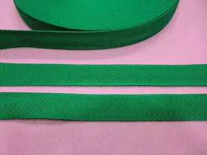 1mt. CINGHIA TRACOLLA FETTUCCIA TRACOLLE CINTURE 100%POLIESTERE h cm 3 VERDE - Picture 1 of 1