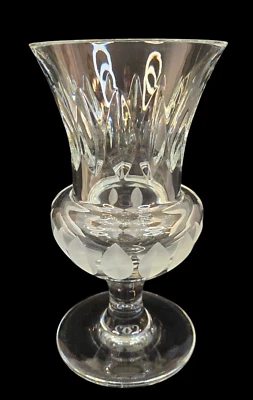 Jarrón de cristal tallado Cartier France Maison Du Shogun 10,5" Foto 1 de 4