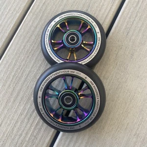Pair Of Two Blunt Envy Scooter Wheel 100mm - Neo Chrome Oil Slick Scooter Wheel - Picture 1 of 4