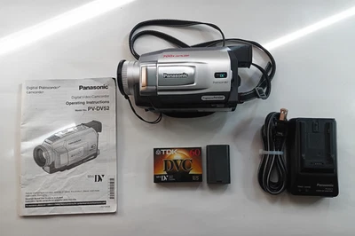 Panasonic PV-DV520 MiniDV Palmcorder [battery, charger] - Image 1 of 4