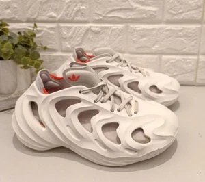 Scarpe da ginnastica donna Adidas Originals Adifom Quake bianche in alluminio taglia 4 UK - Foto 1 di 12