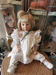Royal Vienna Vinyl Puppe signiert Cherie McAfooes Sybil nummeriert 341/730 lila Auge - Bild 1 von 6