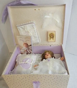 Lee Middleton Baby's erste Gebetspuppe 8"" Sammlerclub Paket Vinyl Neu - Bild 1 von 7