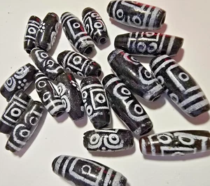 20 Perlen DZI 5-äugig schwarz & weiß Gebet buddhistisch Lampwork Glas 70er Indien - Bild 1 von 5