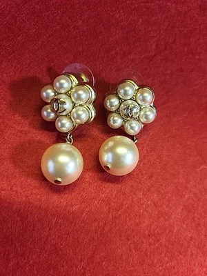 Pendientes Chanel de pera flaux tono dorado para dama Foto 1 de 4