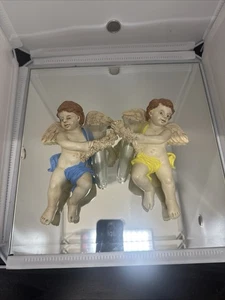 2er Set Cherubs Engel Wanddeko Vintage Kreidegeschirr mit klarer Vase - Bild 1 von 11