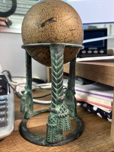 ESFERA DE JASPE DENDRÍTICO DE COLECCIÓN 1 LB 1 OZ CON SOPORTE PARA VELAS/PLANTA DE LATÓN ORNAMENTADO MEDIANO - Imagen 1 de 9