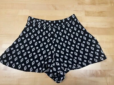 Aqua By Bloomingdale’s Womens  Lined Shorts. Black And White. Size Small - Image 1 of 4