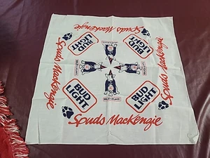 Bufanda publicitaria cuadrada ligera Spuds Mackenzie Bud - 21" x 21" vintage - Imagen 1 de 3