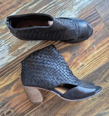 Bota Peep Toe Couro Tecido Italiano Preta Patricia Nash Rosetta Tamanho 9.5 Nova sem etiquetas - Imagem 1 de 4