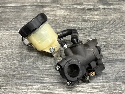 Cilindro maestro de freno delantero derecho OEM Suzuki 2008-2025 GSXR600 GSXR750 Foto 1 de 4