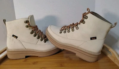 BOTAS TEVA FEMININAS TAMANHO 8 MARROM COURO FORMATO MÉDIO COMBATE COM CADARÇO 1123510  - Imagem 1 de 4