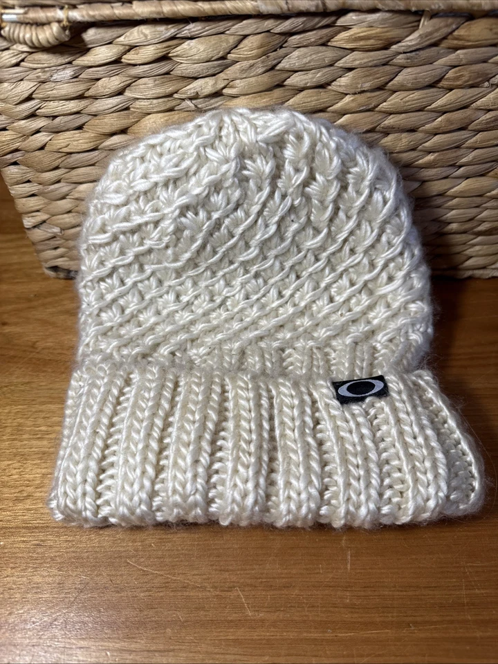 Gorro Oakley Riva Puño En Punto Cruzado Crochet Corona Estilo con Puño Acanalado Foto 1 de 3