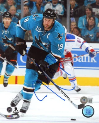 FOTO 8x10 firmada por Joe Thornton autografiada leyenda de los tiburones de San José Beckett Bas Foto 1 de 2
