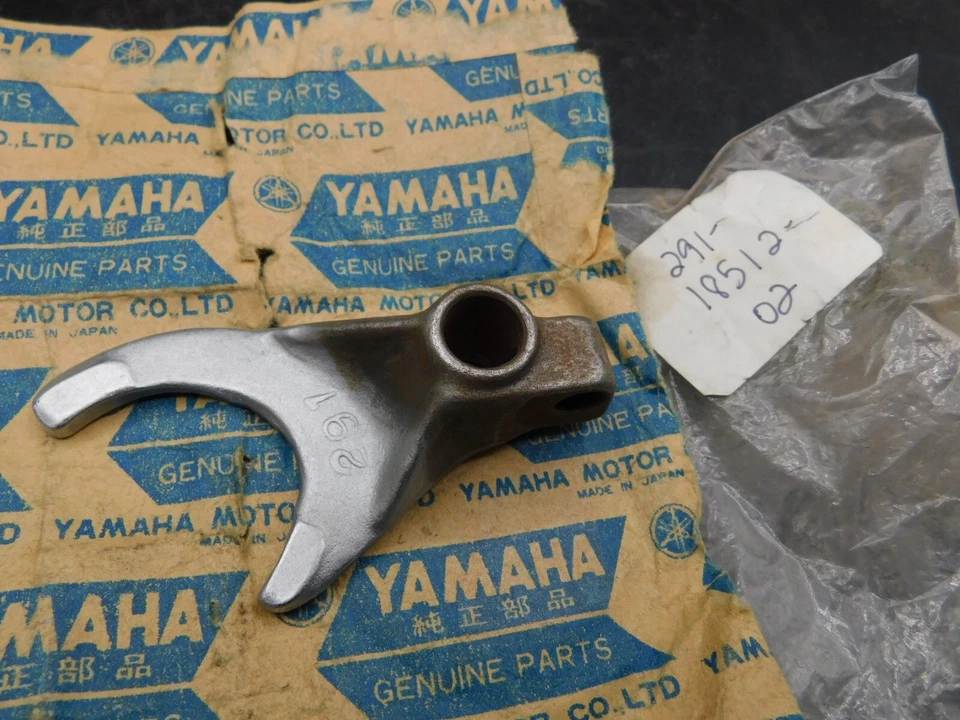 NOS OEM Shift Fork 2, ----  Yamaha DT2 RT2 RT2MX,  DT3 RT3 YZ360 YZ250 Foto 1 de 1