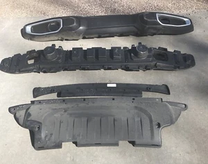 2018-2024 Jeep Wrangler Gladiator Rubicon OEM Front Bumper w/ Hooks 6BU42RXFAB - Foto 1 di 11