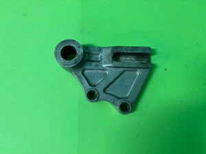SOPORTE MONTAJE PINZA FRENO TRASERO SUZUKI RGV 250 RGV250 VJ22 - Imagen 1 de 7