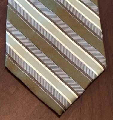 Corbata de cuello Paul Dione verde 100 % seda para hombre hecha en China Foto 1 de 4