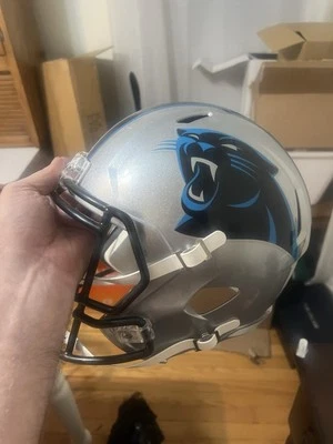 Casco firmado por Carliona Panthers número 79 Foto 1 de 2