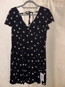 ASOS DESIGN Petite flutter sleeve mini tea dress with buttons in star print 14 - Picture 1 of 7