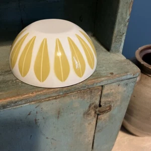 Vintage 5 1/2” Lotus Leaf Catherine Holm /Norway Butterscotch Enamel Bowl!! - Picture 1 of 4
