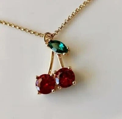 Impresionante colgante de cereza de rubí rojo simulado de corte redondo enchapado en oro amarillo de 14 k Foto 1 de 4