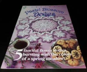 BU26 HOUSE OF WHITE BIRCHES 1999, PASTEL BLOSSOM DOILIES - 5 CROCHET DESIGNS - Picture 1 of 2