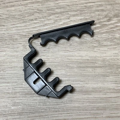 GM Spark Plug Retainment Clip 12132272 NOS Chevrolet Corvette 92-96 - Image 1 of 3