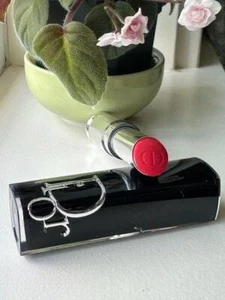 Lápiz labial hidratante color intenso CHRISTIAN DIOR Addict Shine 745 ROJO(V) RESOLUCIÓN - Imagen 1 de 1