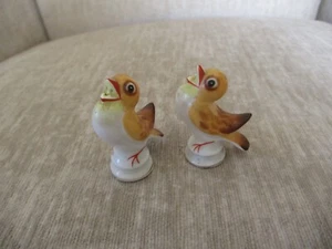 Vintage Yellow Baby Chicks 2"  Salt & Pepper Shakers Japan - Picture 1 of 12