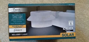 WHITE Solar LED Gutter Mount Safety Outdoor Landscape Light Dusk Auto On - Picture 1 of 2
