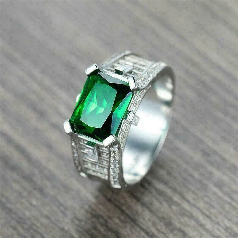 Anillo de compromiso para hombre de 4,5 quilates creado en laboratorio con esmeralda verde acabado en oro blanco de 14 quilates Foto 1 de 4