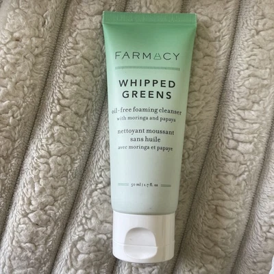 Limpiador en espuma sin aceite FARMACY Whipped Greens (1,7 fl oz/50 ml) ¡Nuevo! Foto 1 de 2