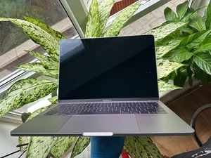 Apple MacBook Pro A1708 13 inch 2017 Core i5 2.3GHz 8GB RAM 128GB SSD Space Grey - Picture 1 of 14