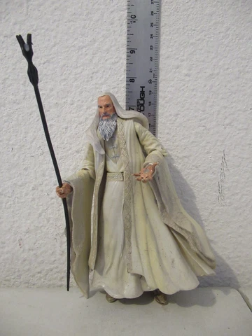 Lord of the Rings 7" Saruman figure with staff 2001 Cover
