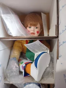 Die neuwertige Danbury Kenny Puppe von FayZah Spanos ""Clowning Around"" Kollektion NEU - Bild 1 von 5
