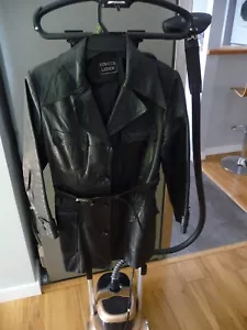 GIACCA VINTAGE TEDESCA NERA NAPPA IN PELLE QUATTRO TASCHE DECORATIVE E CINTURA 40/8 - Foto 1 di 9