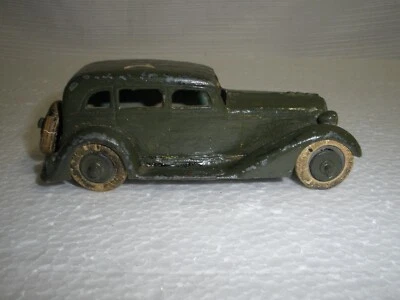 Tootsietoy Graham 4 door 5 wheel sedan Tootsie Toy  - Image 1 of 4