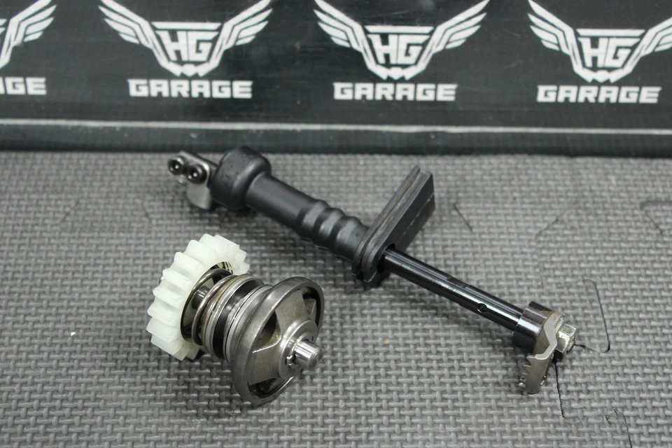 2004 KAWASAKI 97-05 KDX220R OEM ENGINE POWERVALVE EXHUAST VALVE LINKAGE GOVERNER - Image 1 of 4