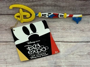 Disney D23 Expo 2019 Disney Store Exclusive Mickey and Minnie Mouse Key with Tag - Picture 1 of 3