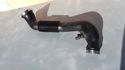 Volvo XC70 2007 2,5 L manguera de admisión de aire 30680446 OEM Foto 1 de 4