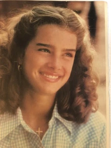 Brooke Shields Magazine Pinup Picture Vintage Ephemera - Picture 1 of 2