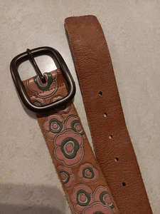 Cintura donna Gap in pelle marrone fibbia ottone goffrato floreale 30"-34" - Foto 1 di 5