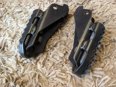 Triumph Tiger Explorer 2012-2015 reposapiés delantero derecho e izquierdo par OEM #WG51 Foto 1 de 4