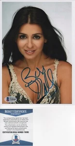 JULIE ZENATTI FRENCH SINGER & TV PERSONALITY INSCRIBED PORTRAIT PHOTO BECKETT - Foto 1 di 1