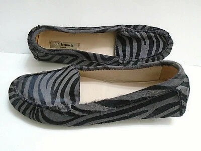 Mocasín de gamuza a rayas de tigre L. K. Bennett para mujer talla 7 (38 EUR) negro/gris Foto 1 de 4