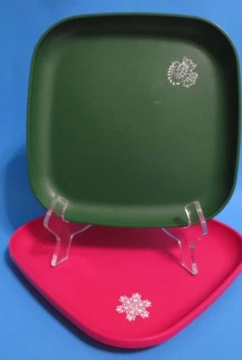 VINTAGE TUPPERWARE ~ SQUARE CHRISTMAS PLATE SET ~ 2 RED SNOWFLAKE & 2 GREEN DOVE - Image 1 of 4