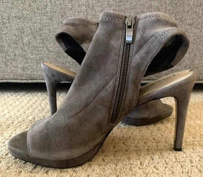 Tacones altos Via Spiga punta abierta color topo nobuck talla 8,5 Foto 1 de 4