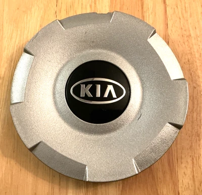KIA SPECTRA TAPA CENTRAL RUEDA FABRICANTE ORIGINAL ACABADO PLATEADO 0K2NA 37 190 2000-2004 Foto 1 de 3