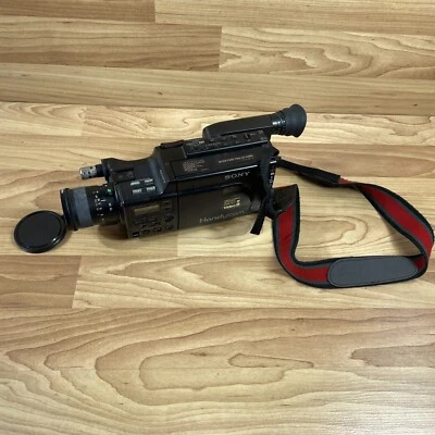 Sony Handycam PRO CCD-V11 Video 8mm Analog Camera AS IS FOR PARTS NOT WORKING - Image 1 of 4